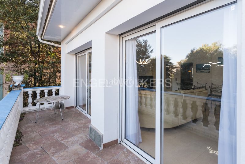 Foto f6229f29-8dec-42cb-89e3-0372e380f9e9. Lloguer casa amb calefacció aparcament piscina a Castelldefels