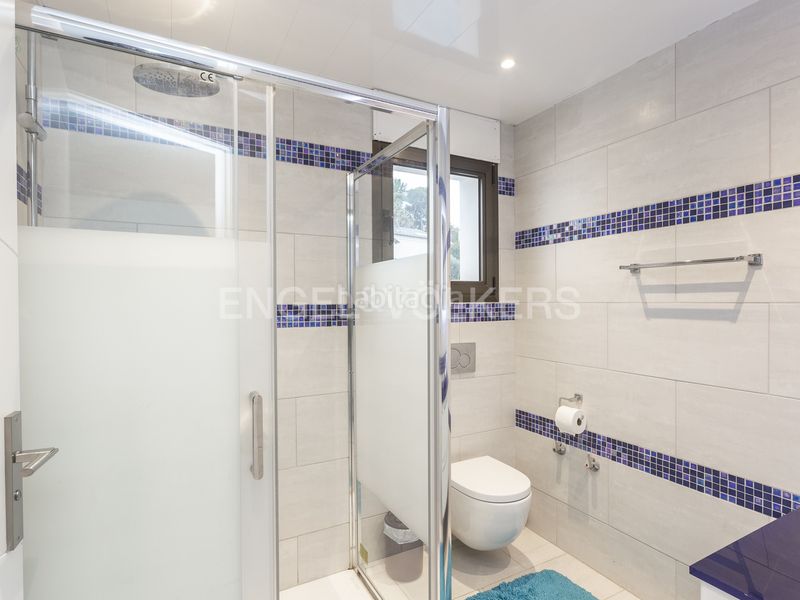 Foto fedb26f9-15ea-47d3-b626-2fffb2978402. Lloguer casa amb calefacció aparcament piscina a Castelldefels