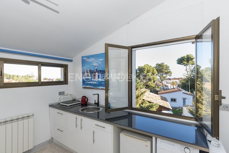 Foto 21be27e7-50c9-4144-9307-bd8ca4321734. Rent house with heating parking pool in Montmar Castelldefels