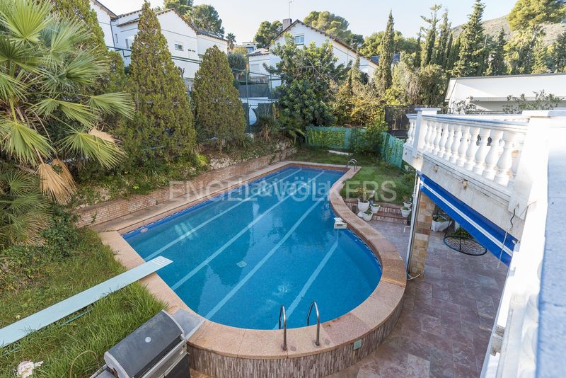 Foto 49f6ee14-829b-4cfb-bfb6-00dd53398da7. Rent house with heating parking pool in Montmar Castelldefels