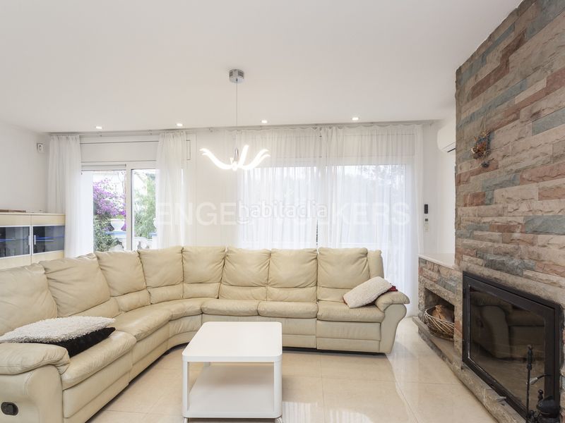Foto 503aab13-a362-479f-b815-551aad6e7e15. Rent house with heating parking pool in Montmar Castelldefels