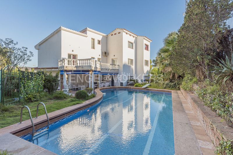 Foto 649b21f1-f110-4d42-974e-ddc0680ebe73. Rent house with heating parking pool in Montmar Castelldefels