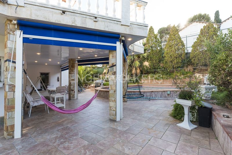 Foto 9f90a422-79b9-4278-b248-9e6cc725f0ce. Rent house with heating parking pool in Montmar Castelldefels