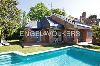 Miete Haus in Sant Gervasi - Bonanova. Exclusiva casa unifamiliar con jardín y piscina en bonanova