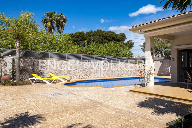 Foto 57792254-eb29-48fe-8458-c558ca12ea4f. Casa amb calefacció aparcament piscina a Roda de Barà