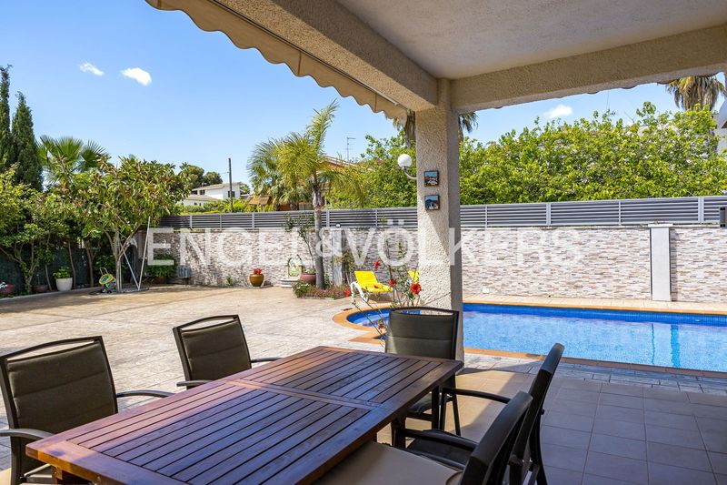 Foto 6fab22ea-3137-43d3-a993-fc708feef765. Casa amb calefacció aparcament piscina a Roda de Barà