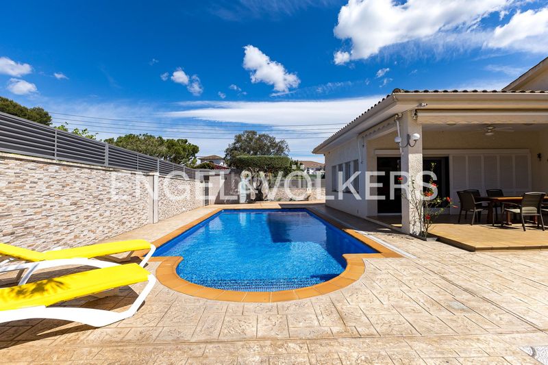 Foto ab3ecd34-e348-4276-a768-52cd70db8f41. Casa amb calefacció aparcament piscina a Roda de Barà