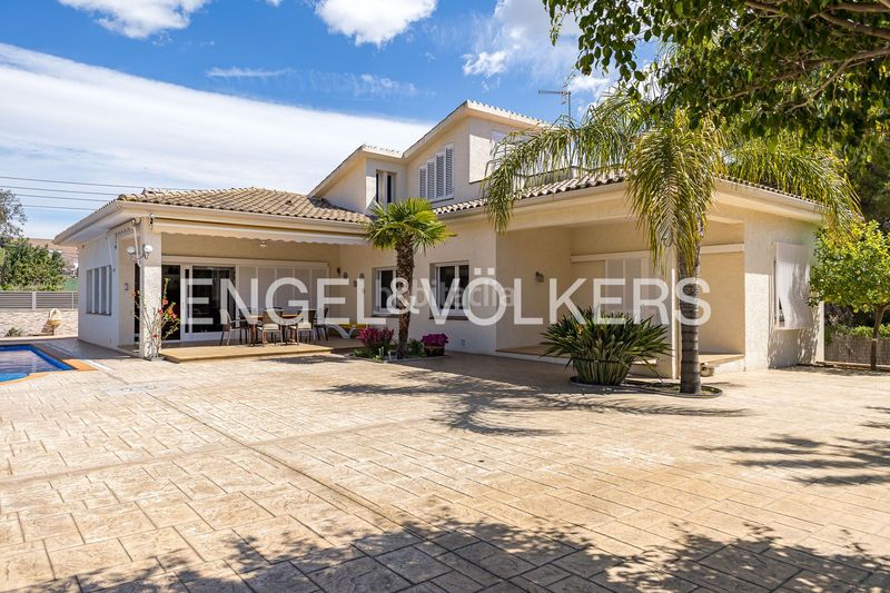 Foto c10eaaba-18e7-4353-9e06-734300317fb3. Casa amb calefacció aparcament piscina a Roda de Barà
