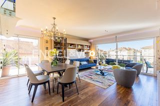 Dachwohnung in Can Pei. Imponente atico en sitges! vive en armonia con el mar y la monta