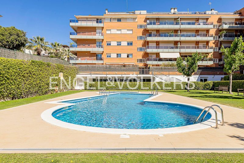 Foto 00ce3b21-578d-43c8-9cb9-f144c185641a. Àtic amb calefacció aparcament piscina a Can Pei Sitges