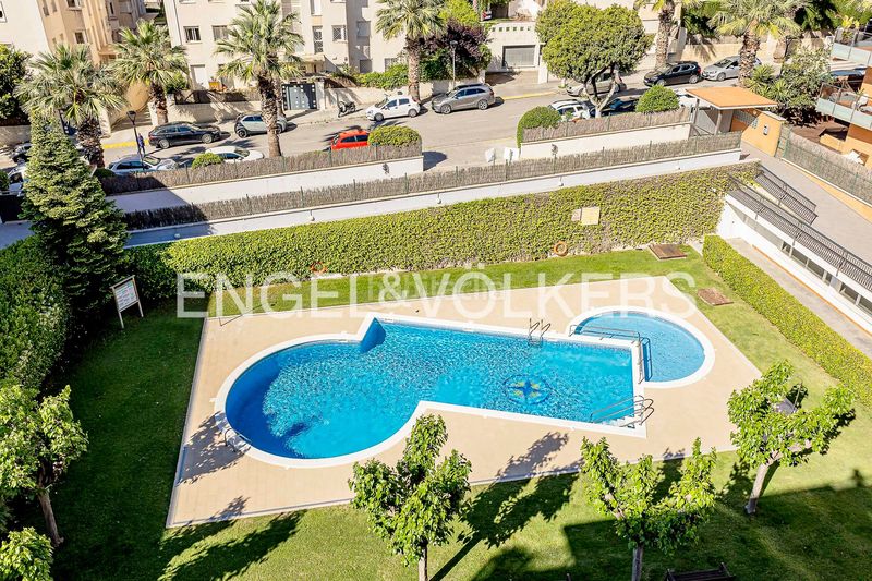 Foto 45844065-9ad5-4988-87ec-22b3114e014c. Àtic amb calefacció aparcament piscina a Can Pei Sitges