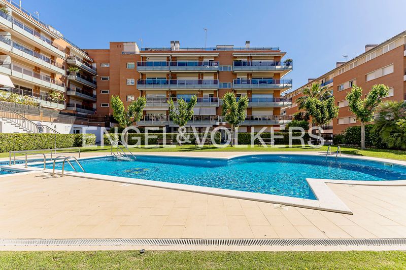 Foto a1c07a91-ff96-44b4-942e-860dd7aebaa7. Àtic amb calefacció aparcament piscina a Can Pei Sitges