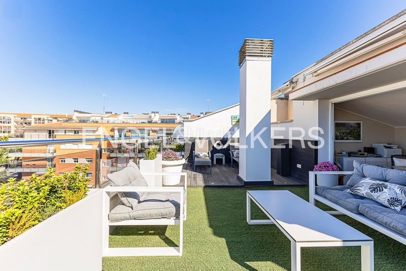 Foto 5e9d3d61-a77a-4043-8a7c-ac91476a8ba3. Àtic amb calefacció aparcament piscina a Can Pei Sitges