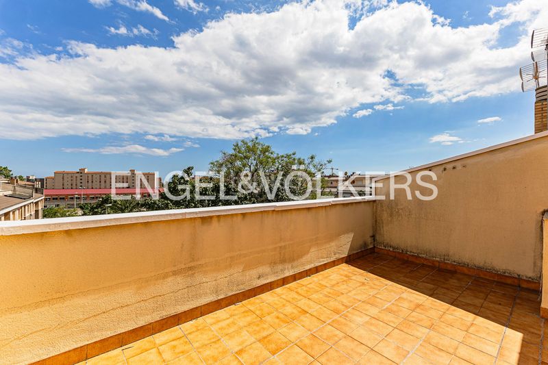 Foto a7249818-6d73-454d-9c8e-6d2e6b5d8827. Casa adossada amb calefacció aparcament a Torrent Ballester Viladecans