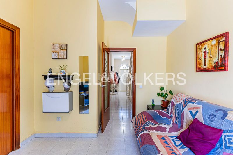 Foto a843c1cb-07e6-412d-9a5b-e2e3394e4871. Casa adossada amb calefacció aparcament a Torrent Ballester Viladecans