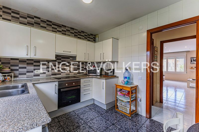 Foto bd610ce3-2664-447c-a8ba-7fd54a2ed70d. Casa adossada amb calefacció aparcament a Torrent Ballester Viladecans