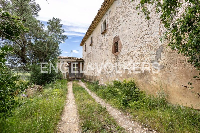 Foto 61d6f1b4-89ae-4192-b48b-561424c475ab. Casa amb calefacció aparcament a Corbera de Llobregat