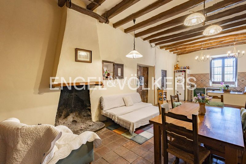 Foto 64b80105-b9fb-49c3-ab18-79c1034d1975. Casa amb calefacció aparcament a Corbera de Llobregat