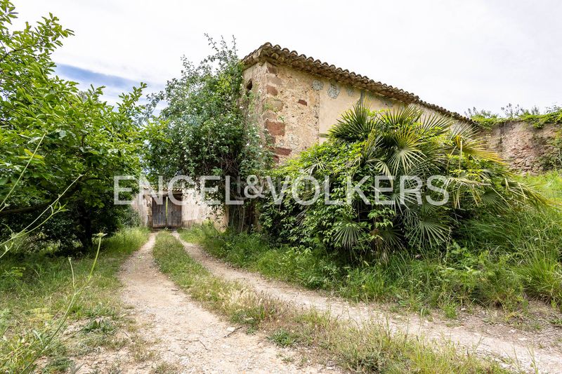 Foto d5f2ae9e-24da-4895-a36a-77b84bc20668. Casa amb calefacció aparcament a Corbera de Llobregat