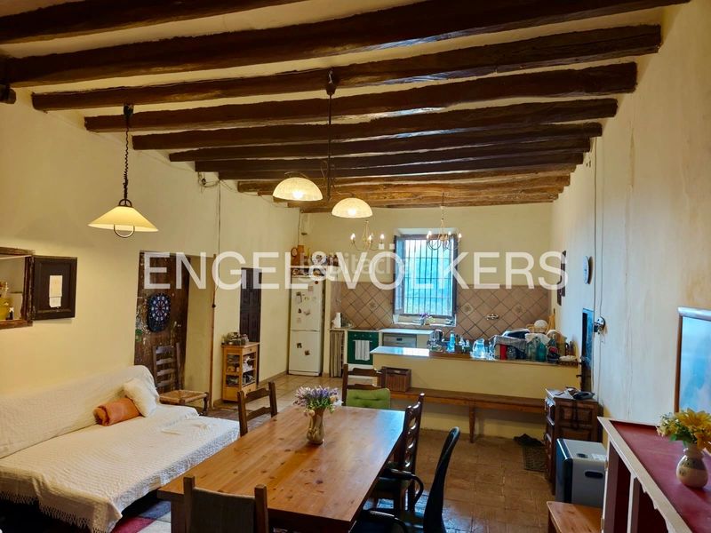 Foto f69cbb01-73e5-4079-be36-f680c319b8ea. Casa amb calefacció aparcament a Corbera de Llobregat