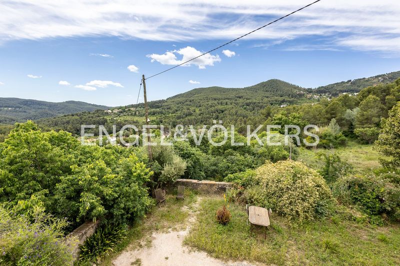 Foto f863ffce-a8b4-4dbe-9bc7-2195966e45b5. Casa amb calefacció aparcament a Corbera de Llobregat