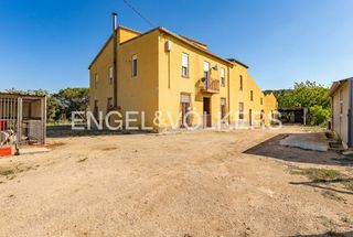 Casa en Mas Mora-Sant Daniel. Masia tradicional en mas mora, entre mar y montaña.