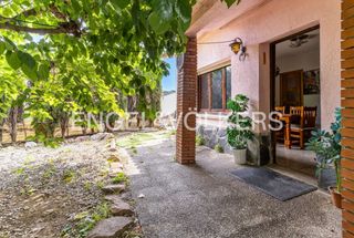 Casa en Vallgorguina. Casa de 4 habitaciones en una sola planta con jardín en la baron