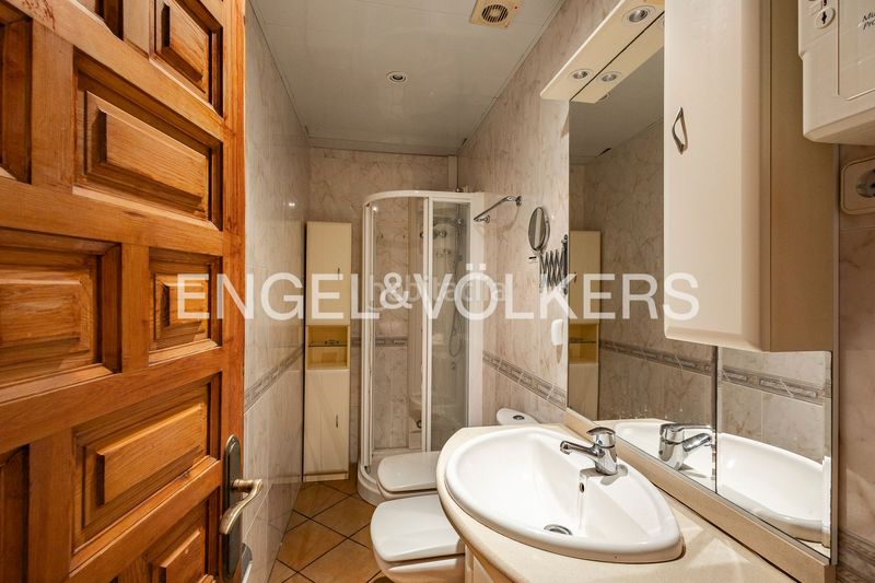 Foto 3e280bf3-630b-4cd3-a393-d2aed7223abd. Casa adossada amb calefacció a Vilapicina - Torre Llobeta Barcelona