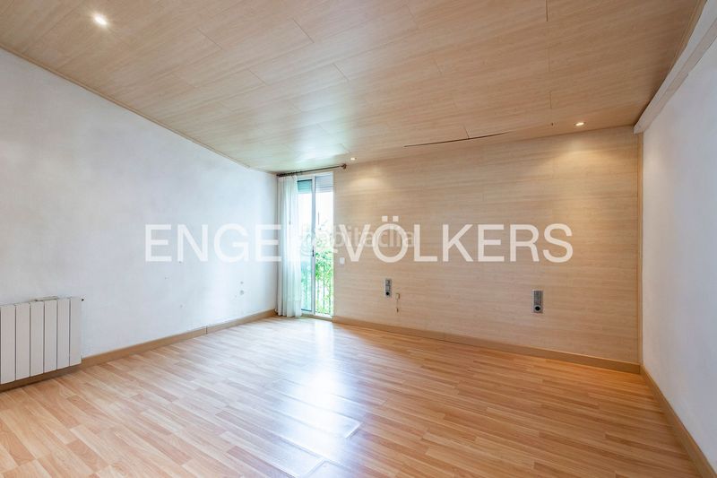 Foto 4d4d792c-8a43-4fa2-8fa0-69e0590c83cd. Casa adossada amb calefacció a Vilapicina - Torre Llobeta Barcelona