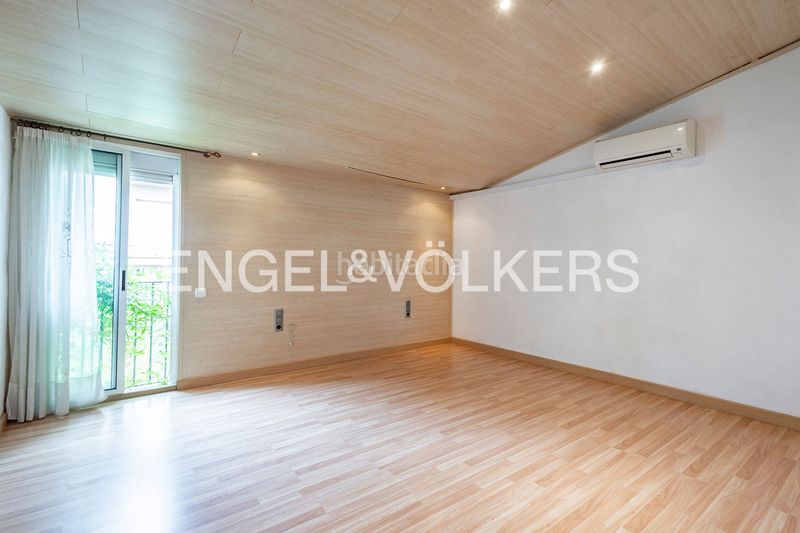Foto 5bb90b3d-078a-4c62-8a79-94f12769fa65. Casa adossada amb calefacció a Vilapicina - Torre Llobeta Barcelona