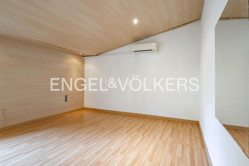 Foto a231cde8-4837-4021-aecd-531ca80c2374. Casa adossada amb calefacció a Vilapicina - Torre Llobeta Barcelona