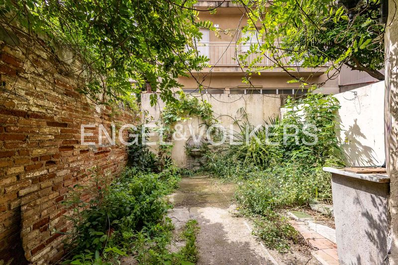 Foto c8955b13-9f08-4a72-a664-a0e4d12329c2. Casa adossada amb calefacció a Vilapicina - Torre Llobeta Barcelona