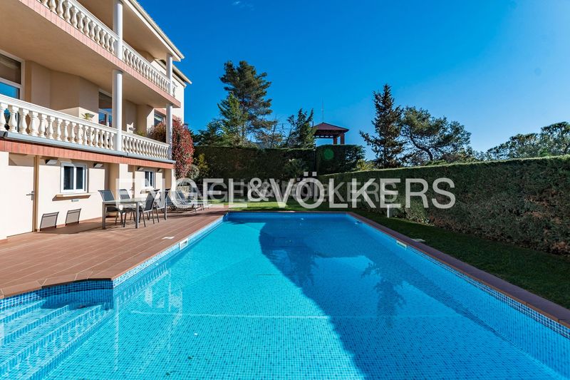 Foto ae47c445-7e96-4c0a-b97c-442c62cf7c63. Casa amb calefacció aparcament piscina a Cabrils