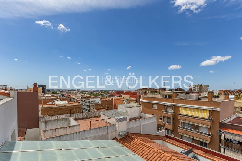 Foto 61270850-899e-4240-b17d-ecbc0bf87f2c. Àtic amb calefacció aparcament a La Gavarra Cornellà de Llobregat
