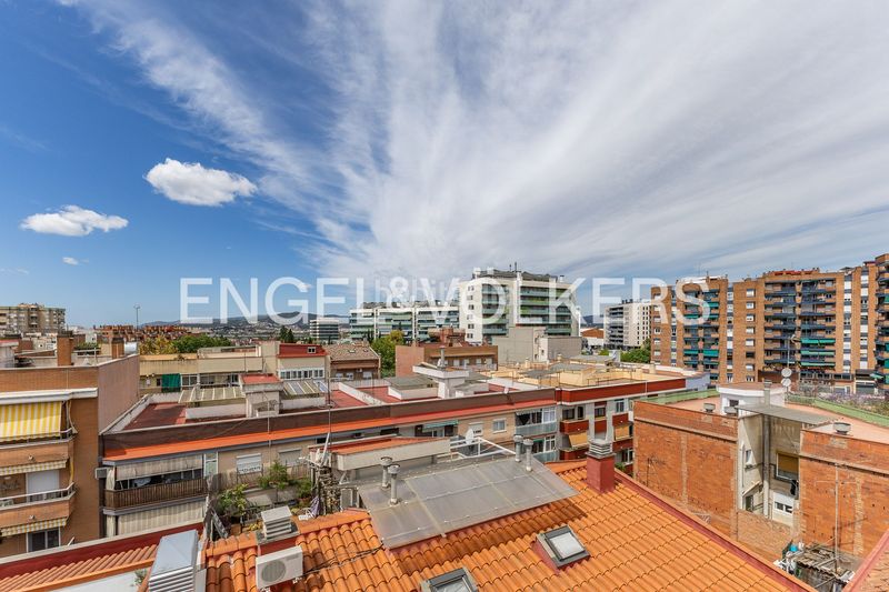 Foto bbfd342f-c7d0-4c71-8dc9-8024cbee0573. Àtic amb calefacció aparcament a La Gavarra Cornellà de Llobregat