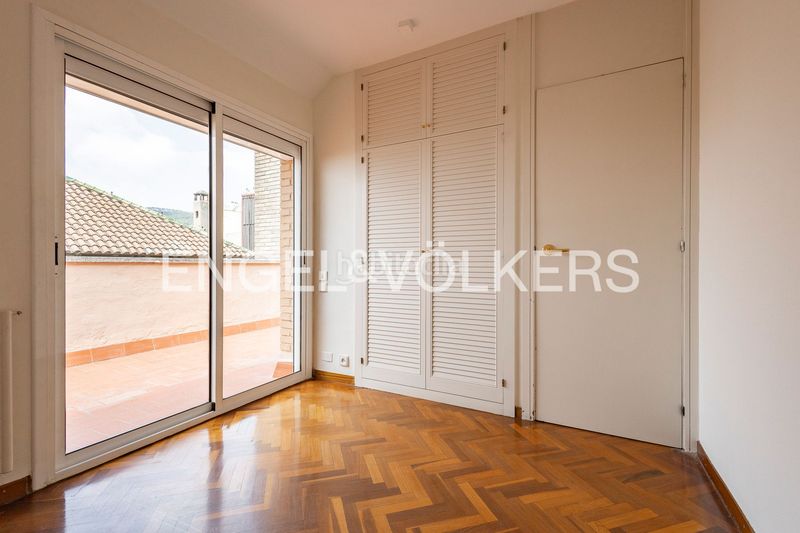 Foto 1f08eb6c-8653-4bca-81ea-6e8a4bf425ec. Rent penthouse with heating in Sarrià Barcelona