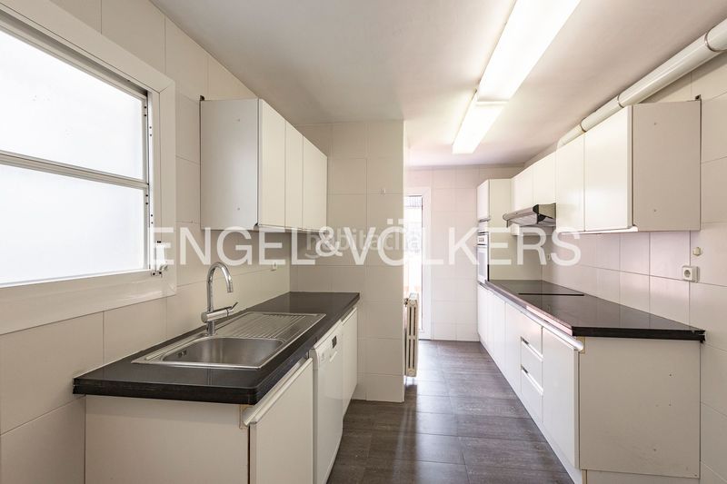 Foto 750ff171-b065-47c4-8c01-aae7bc70865d. Rent penthouse with heating in Sarrià Barcelona