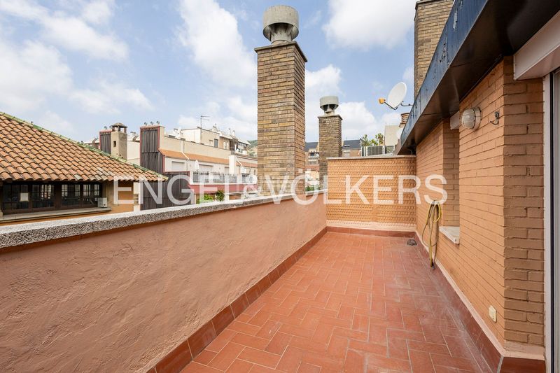 Foto 97338c01-e12f-4ae8-a440-166a6b2f964e. Rent penthouse with heating in Sarrià Barcelona