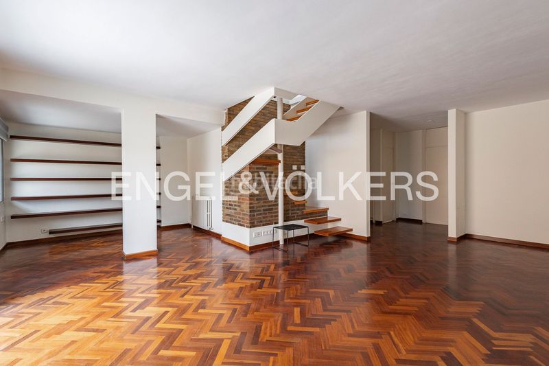 Foto acb3e2ea-4f7f-4e77-9262-77676d52504f. Rent penthouse with heating in Sarrià Barcelona