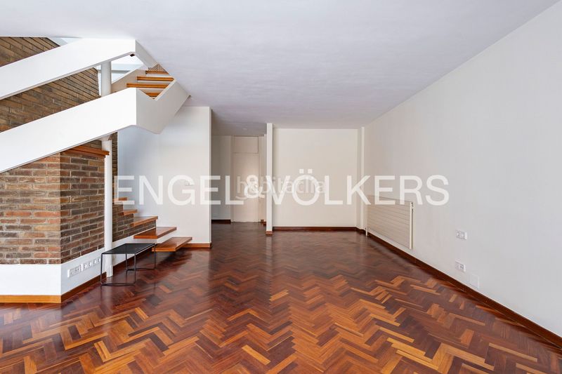 Foto b953d723-af6f-4b03-b290-ee3fc1db910d. Rent penthouse with heating in Sarrià Barcelona