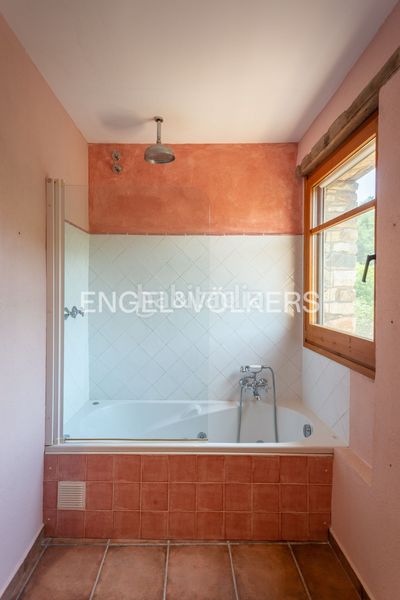 Foto 13492c33-a13c-454b-9db6-c4012db10ce0. Casa amb calefacció a Vall de Bianya (La)