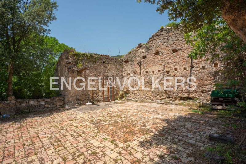 Foto 1c60467f-dd1b-4ee7-9784-e2eb0a122e5d. Casa amb calefacció a Vall de Bianya (La)