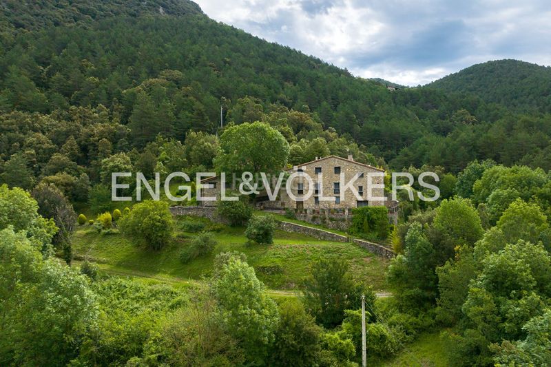 Foto 2a43eb7e-c936-424d-b831-0576f4027c48. Casa amb calefacció a Vall de Bianya (La)