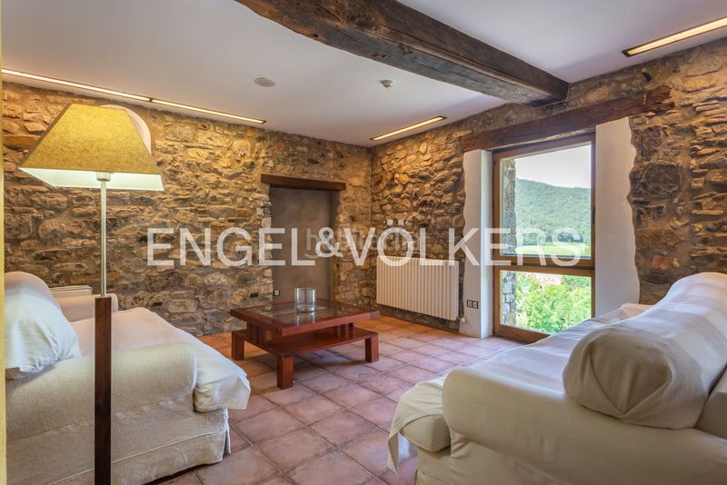Foto 44ad5107-2162-45fa-af30-c497c2422979. Casa amb calefacció a Vall de Bianya (La)