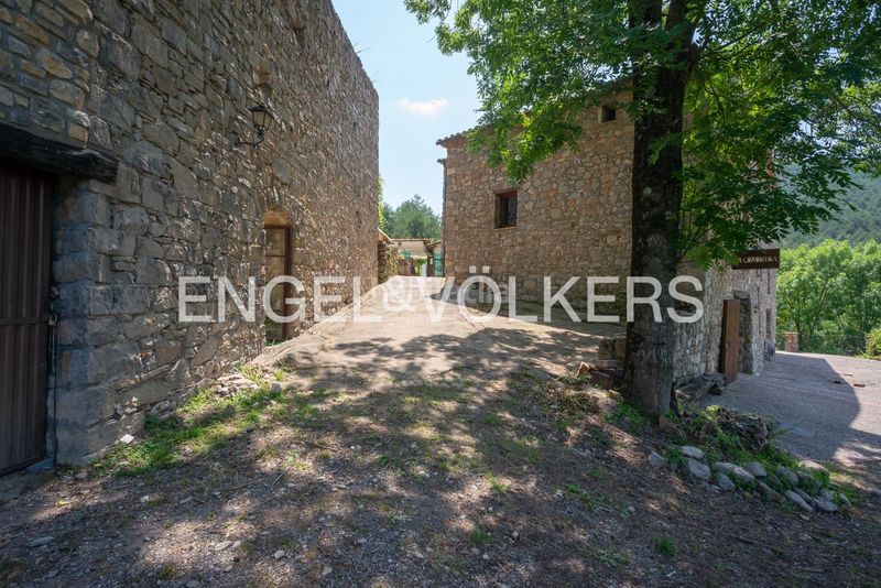 Foto 4a3a09e0-9db1-498a-ab62-e6c244968b49. Casa amb calefacció a Vall de Bianya (La)