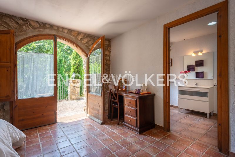 Foto 65ba36a0-5394-492b-8364-cb84048013e0. Casa amb calefacció a Vall de Bianya (La)
