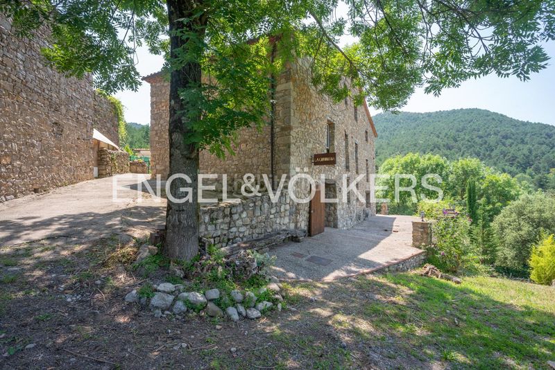 Foto 6e786cd3-aa53-4d33-894f-d318f074fbb6. Casa amb calefacció a Vall de Bianya (La)
