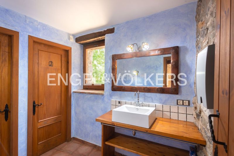Foto 7c74a0c1-85d6-4414-9d17-f64423c485da. Casa amb calefacció a Vall de Bianya (La)