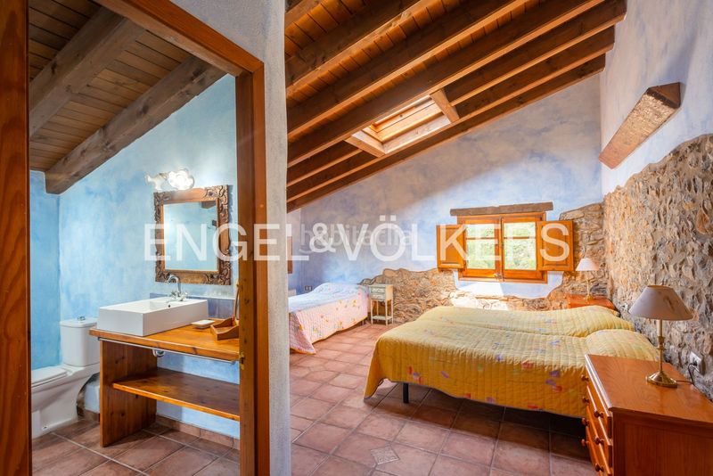 Foto 90b23b07-f56d-4fd0-a822-aed674e00f37. Casa amb calefacció a Vall de Bianya (La)