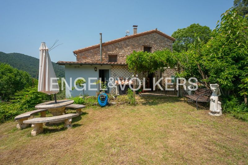 Foto 95d0d199-cfcf-456a-b16f-72861f2120e4. Casa amb calefacció a Vall de Bianya (La)